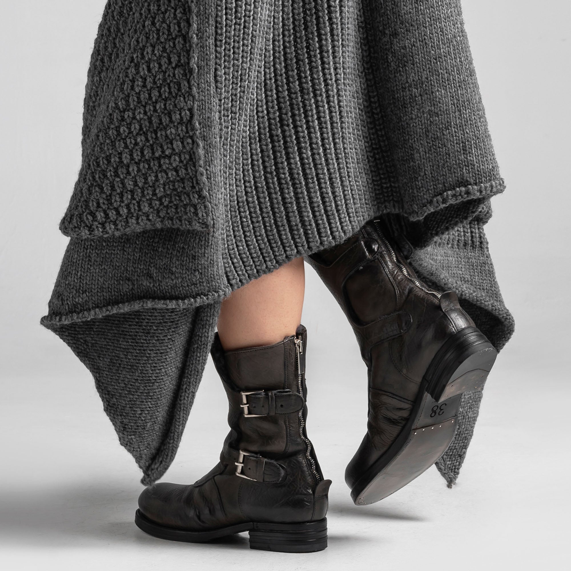 BCBZ 02 W Grey Leather Boot