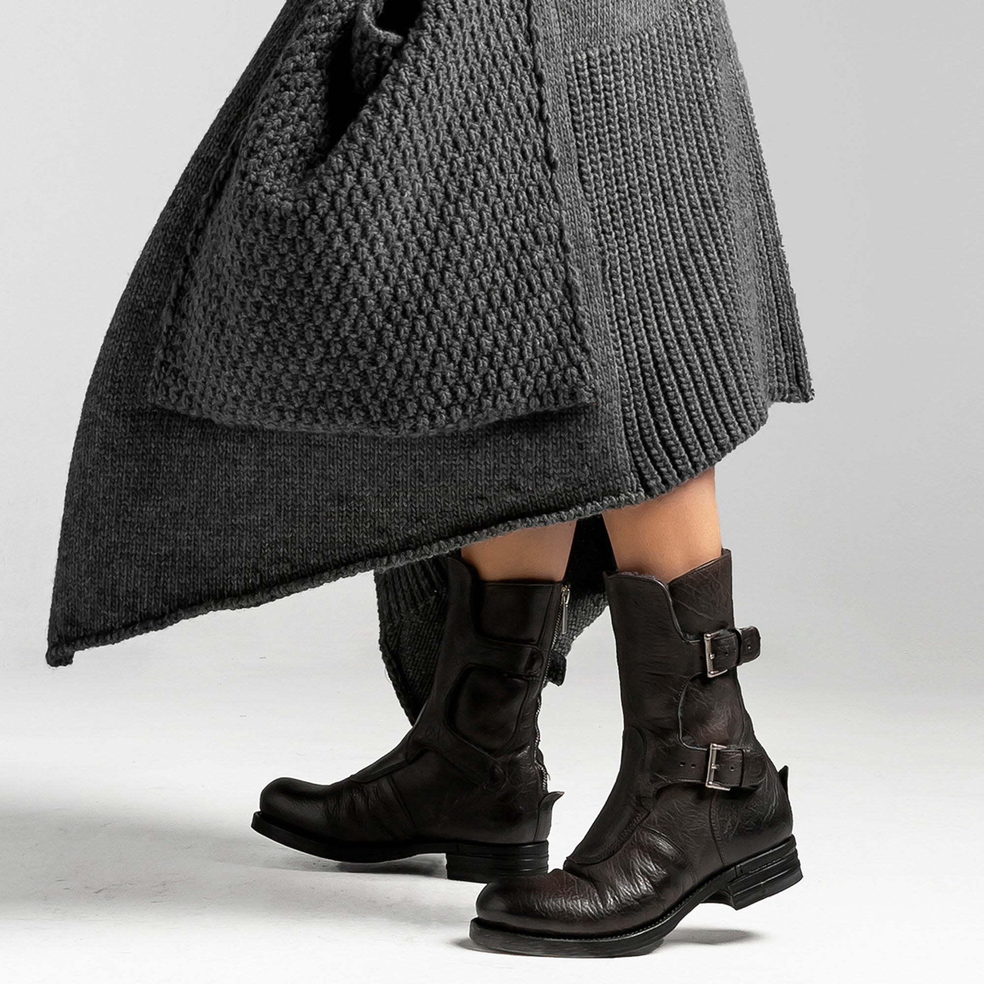 BCBZ 02 W Grey Leather Boot