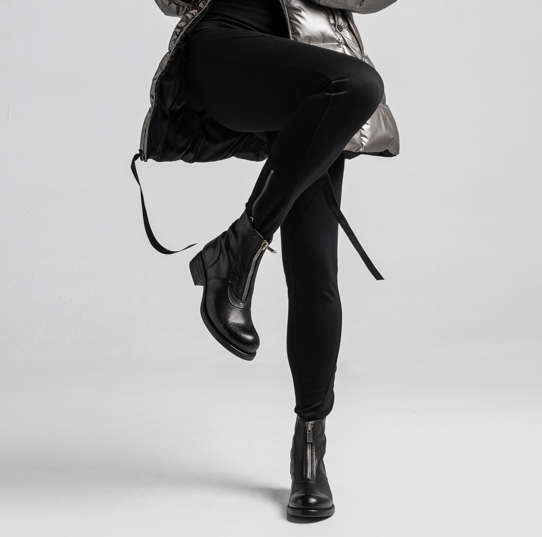 BCFZ 01 W Black Leather Boot