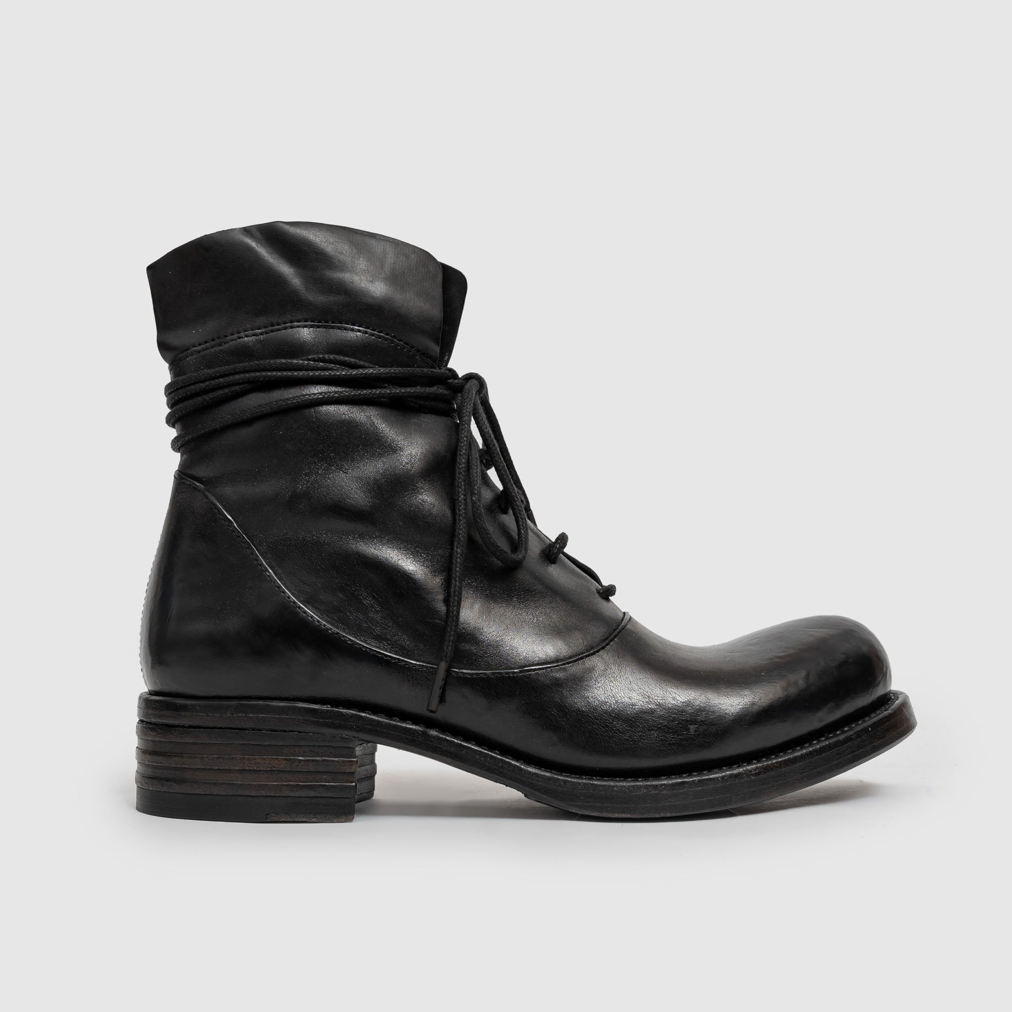 BCLV 04 W Black Leather Boot
