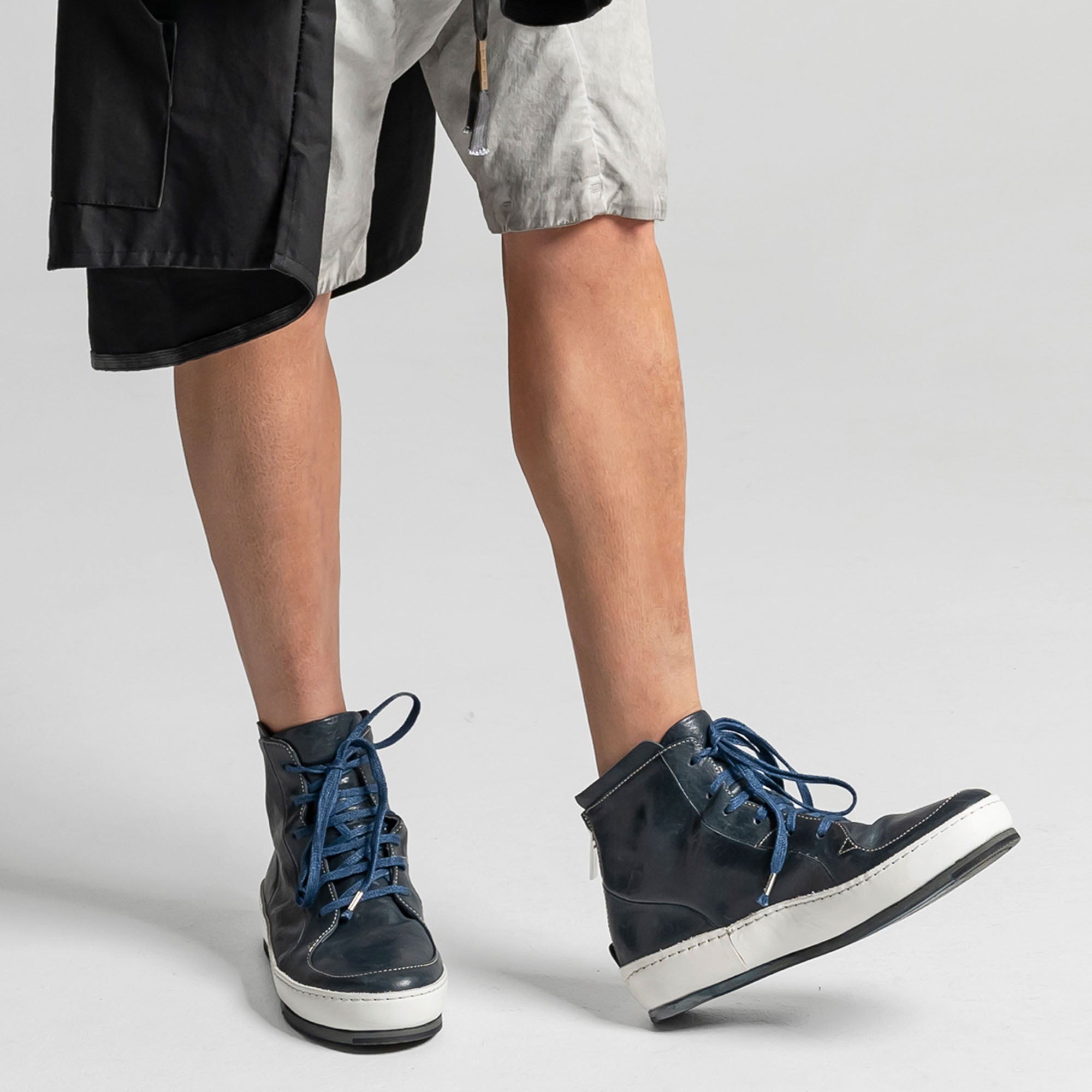 SHM 02 M Indigo Leather Sneaker
