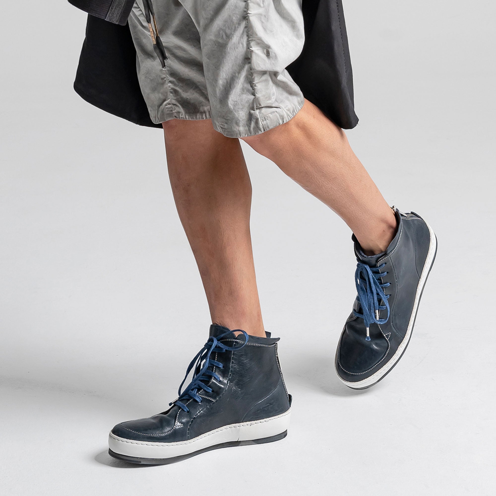 SHM 02 M Indigo Leather Sneaker
