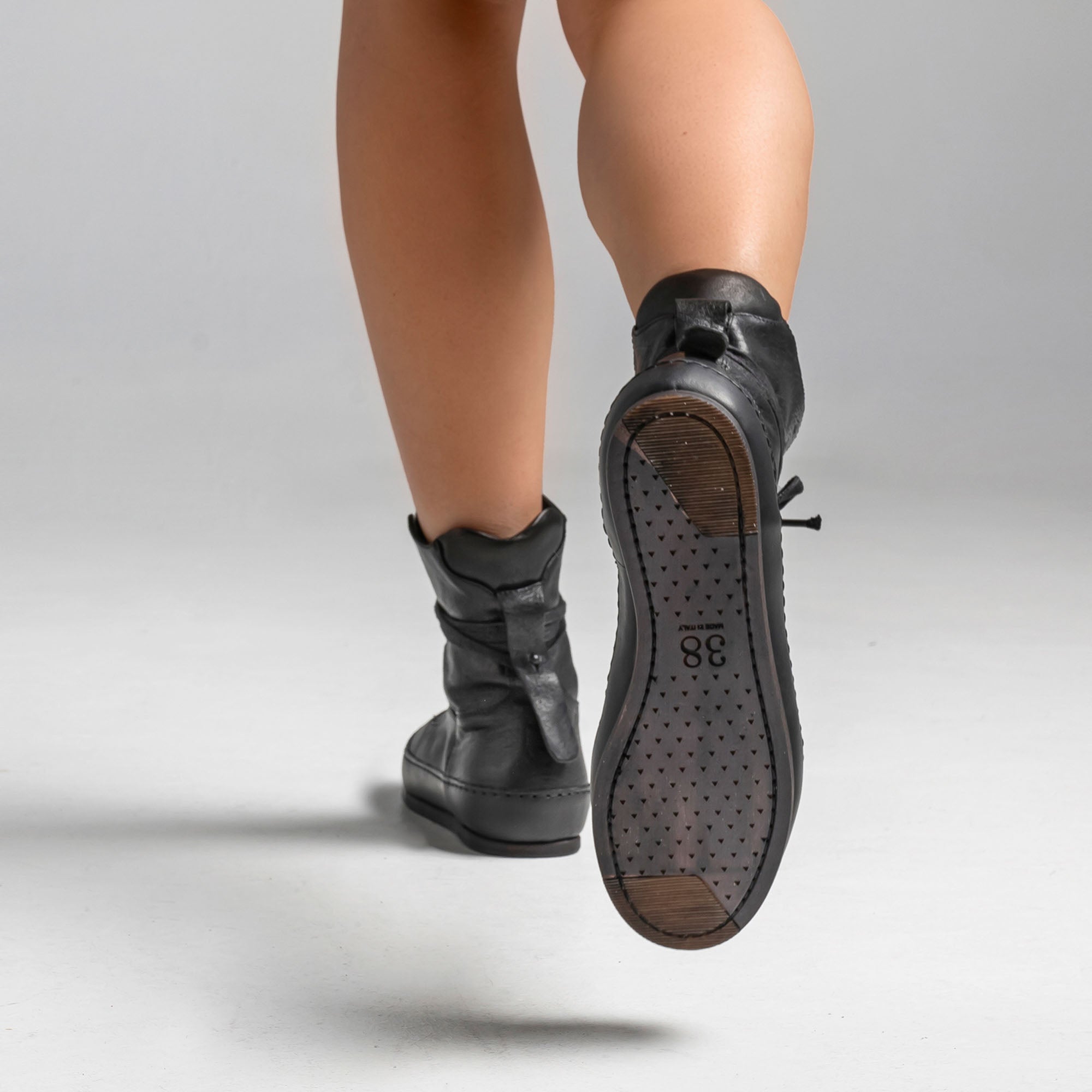 SHH 04 W Black Leather Sneaker