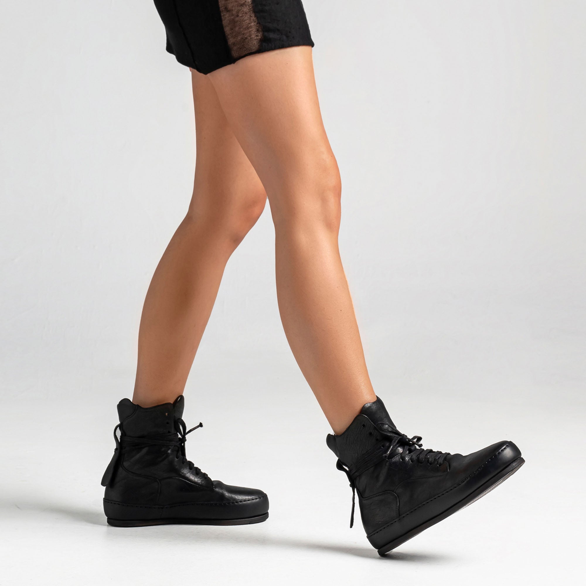 SHH 04 W Black Leather Sneaker