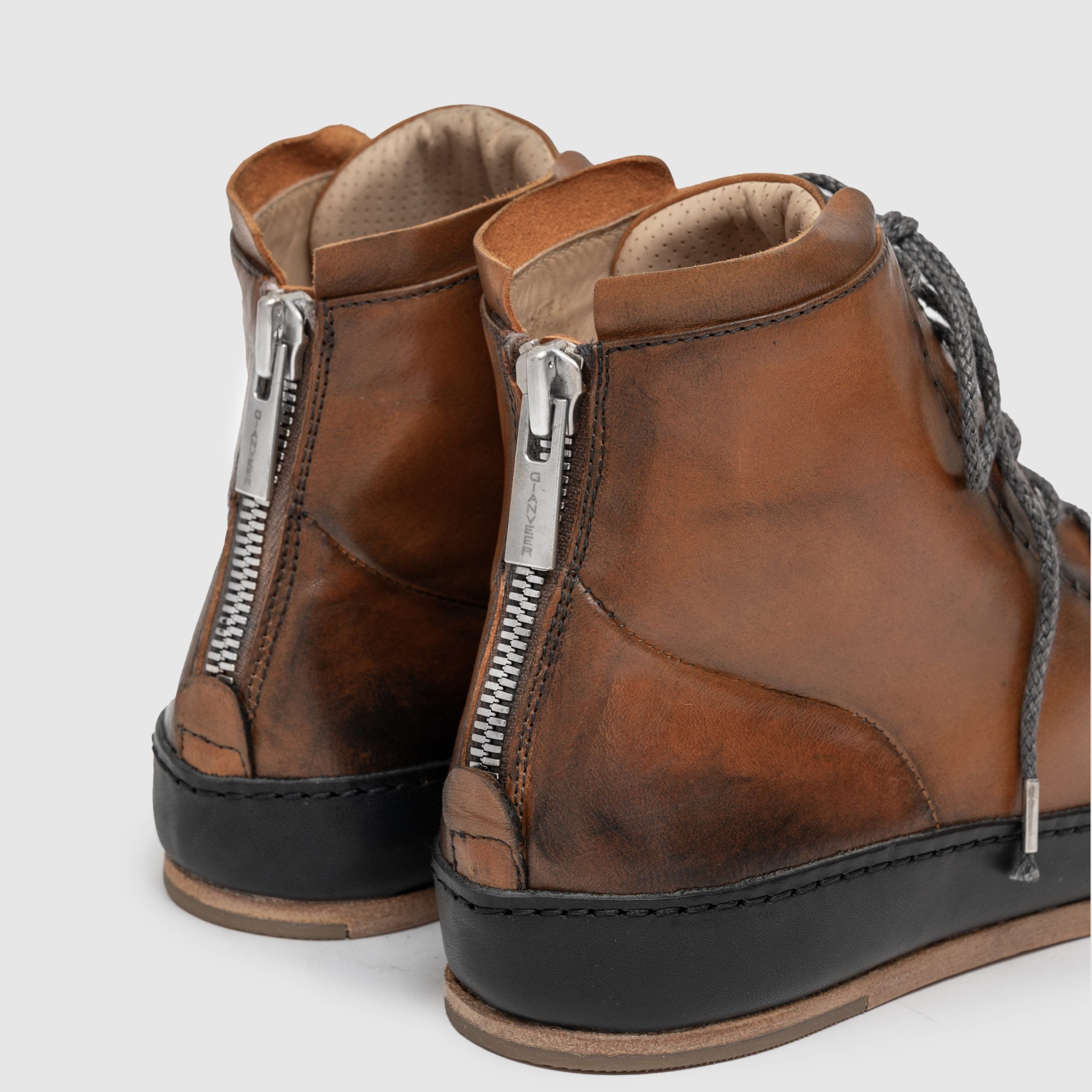 SHM 02 M Crust Leather Sneaker