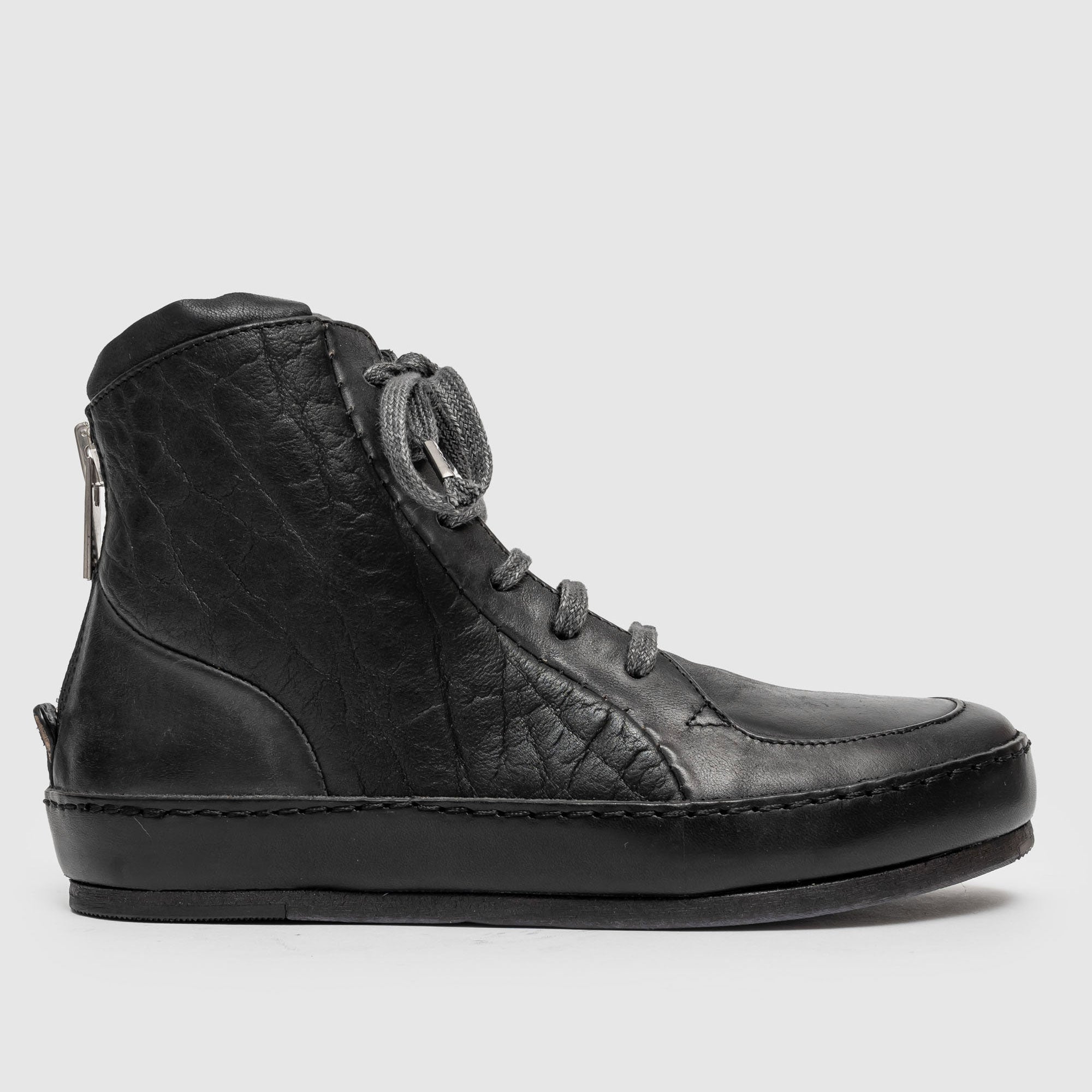 SHM 02 W Black Leather Sneaker