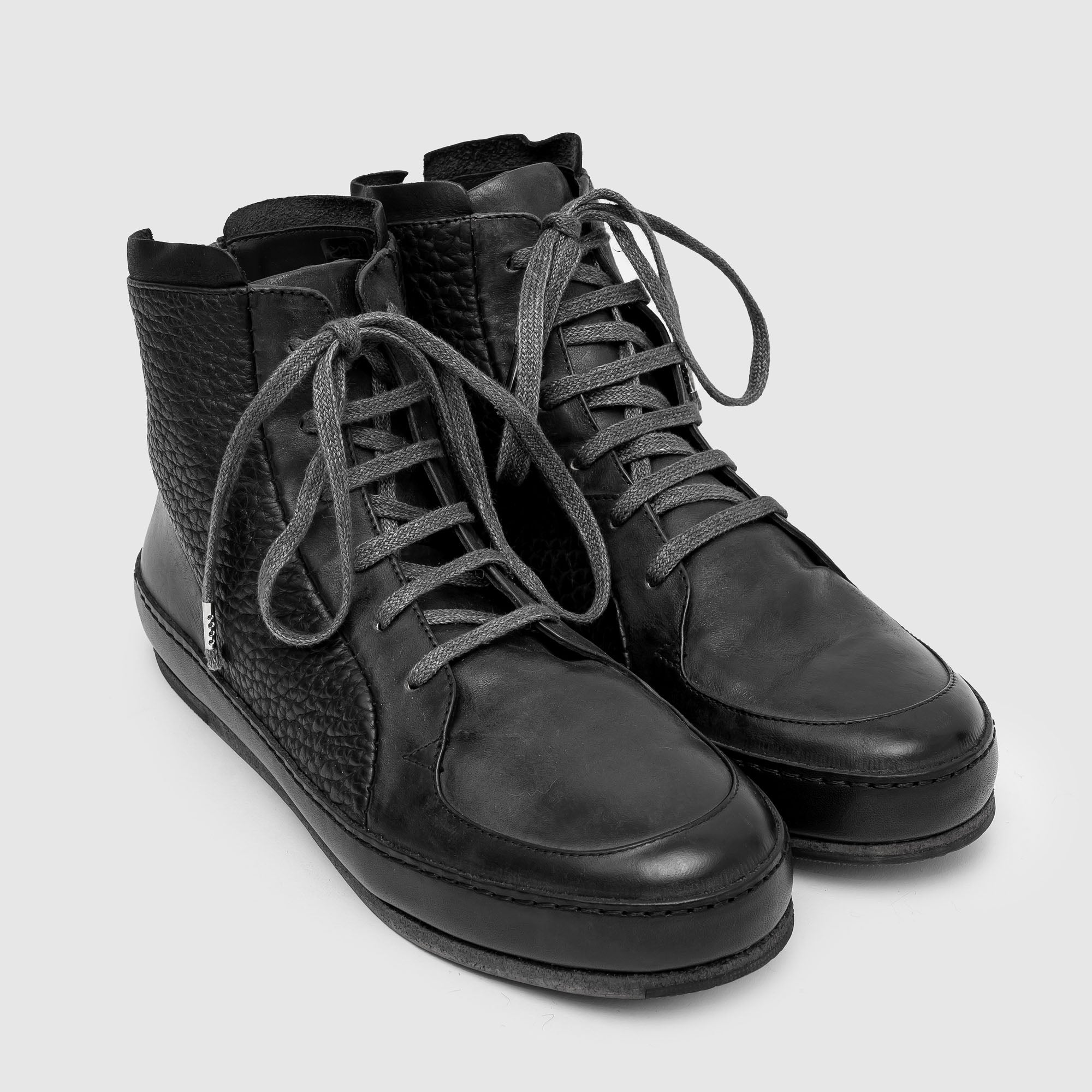 SHM 02 M Black Leather Sneaker