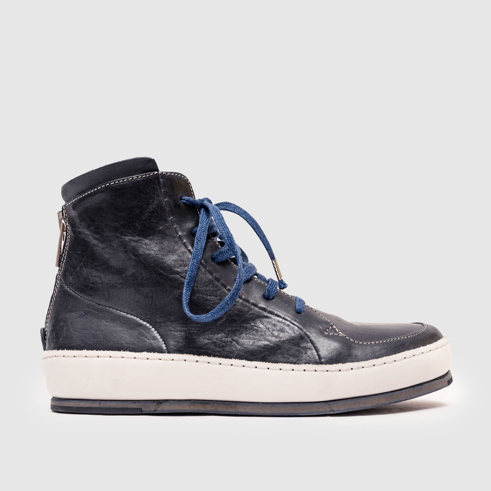 SHM 02 M Indigo Leather Sneaker