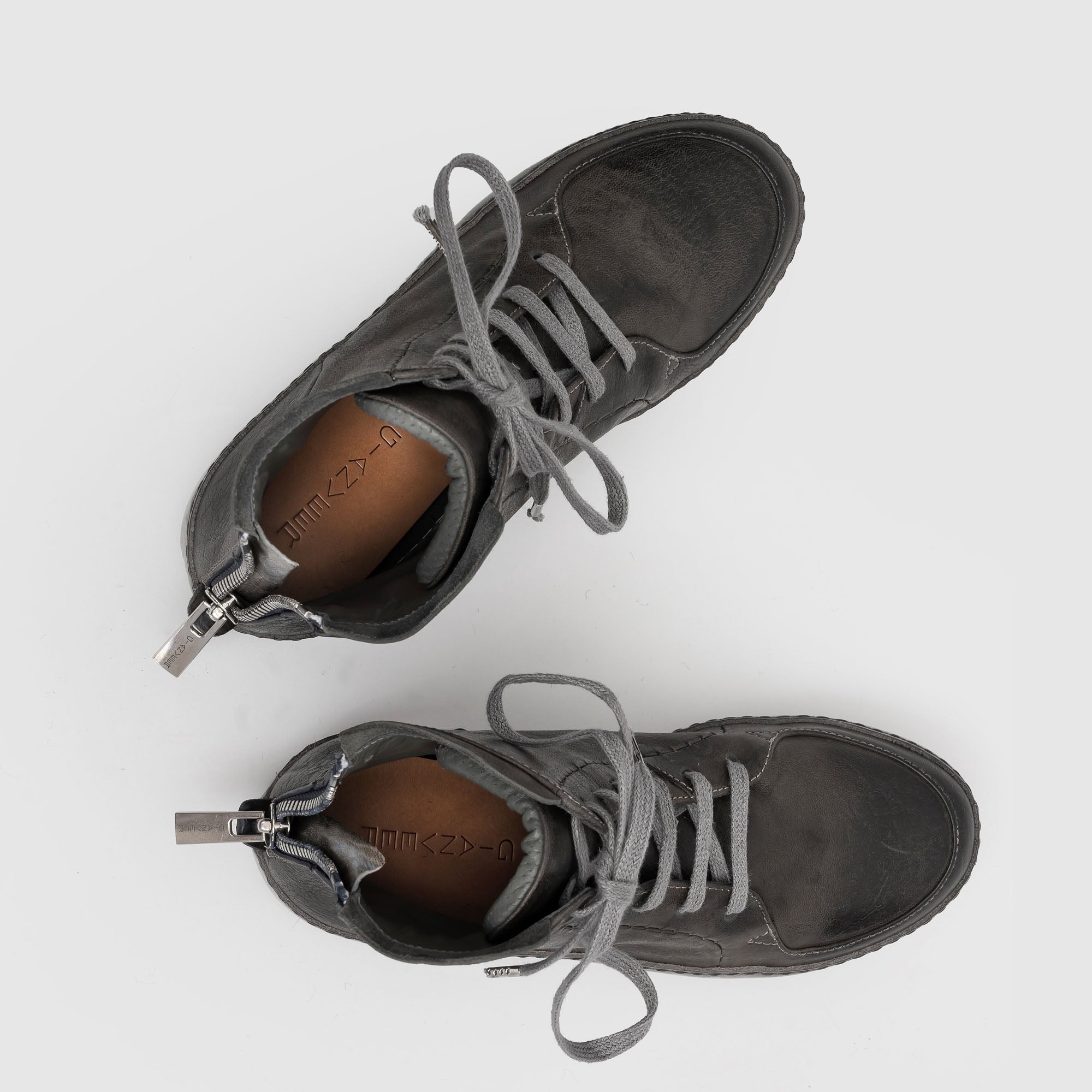 SHM 02 W Grey Leather Sneaker