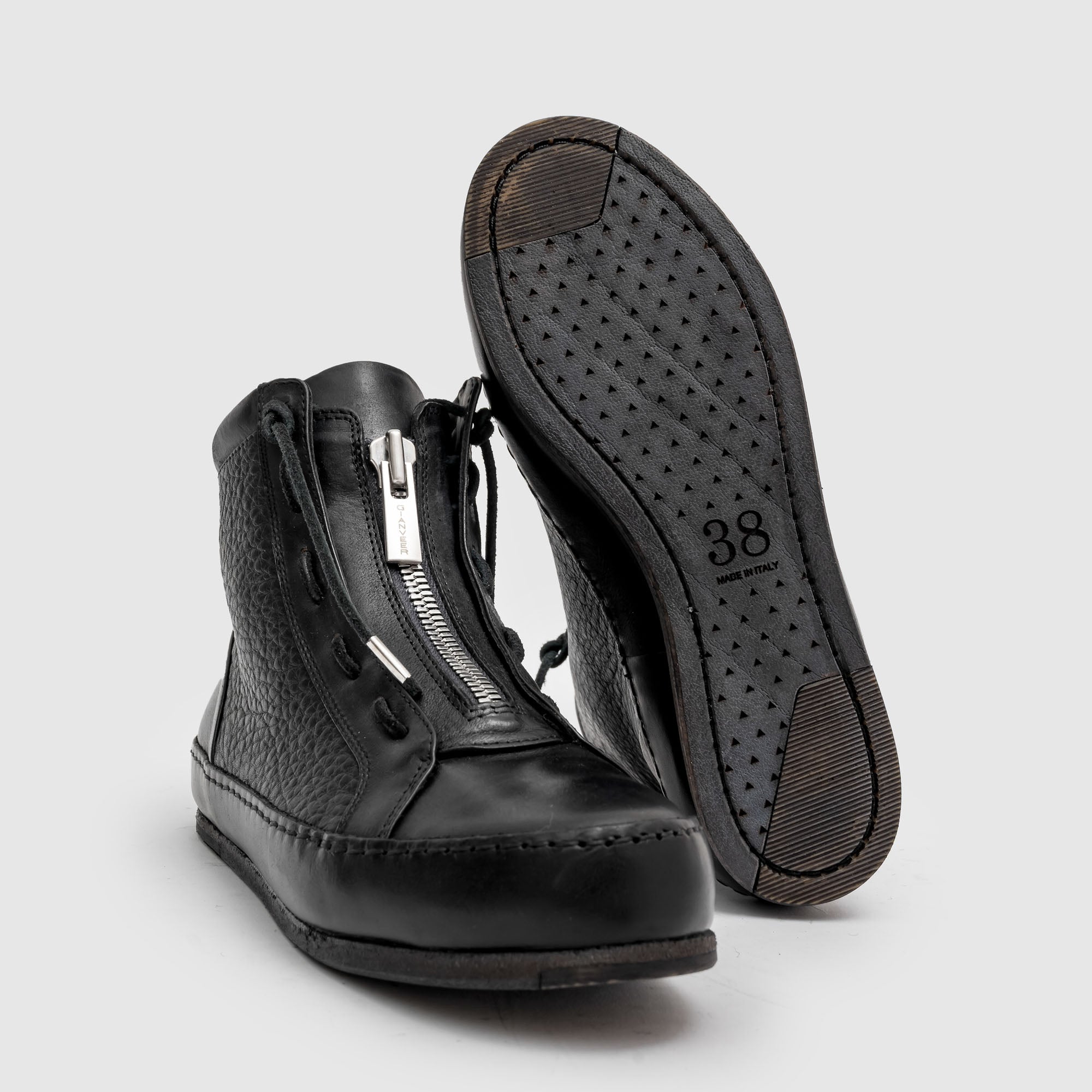 SHZ 03 W Black Leather Sneaker